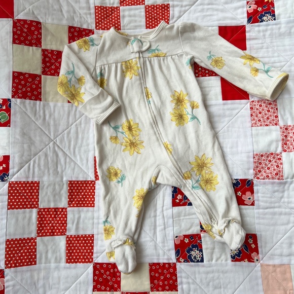 Carters sleepers/pajamas bundle - 3 mo - baby girl - Picture 2 of 6